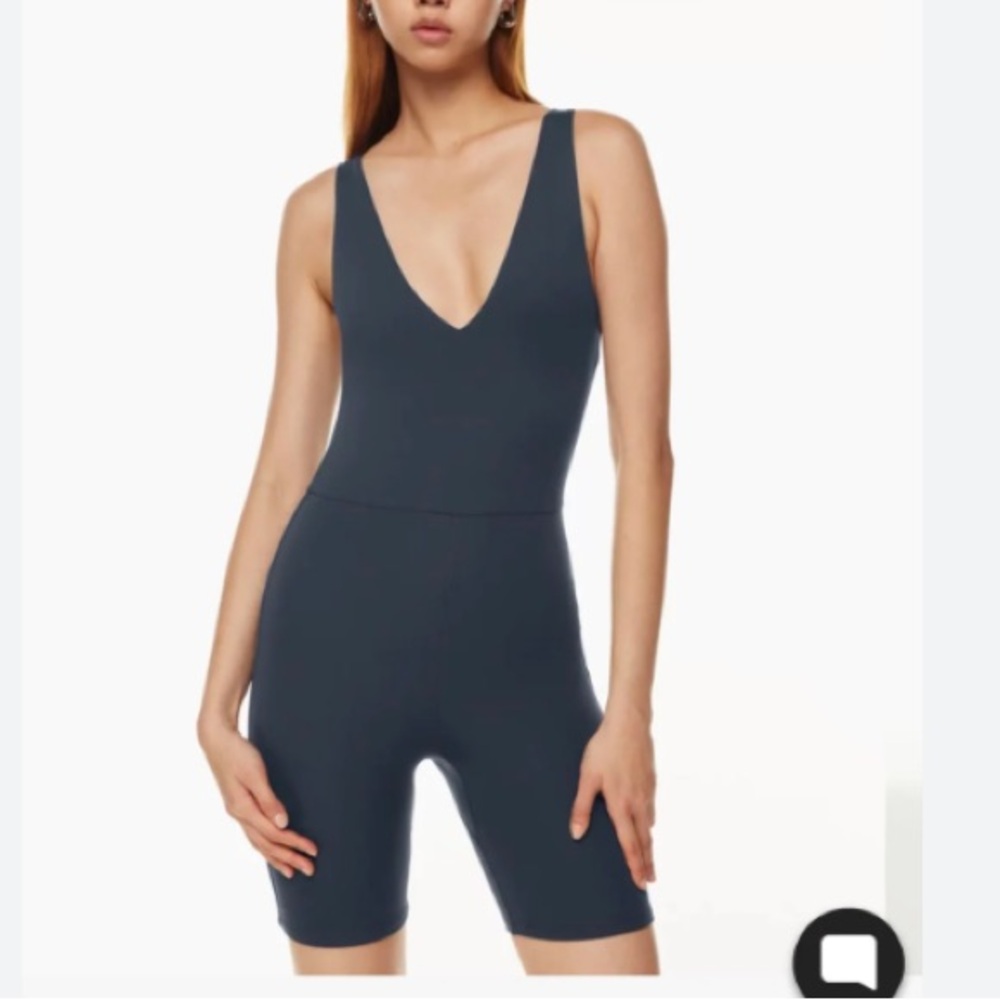 Aritzia Babaton Contour V-neck romper size small green